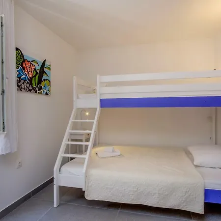 At In Osor, Cres Osor