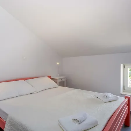 At In Osor, Cres Osor