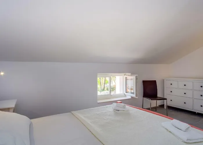 At In Osor, Cres Feriehus *