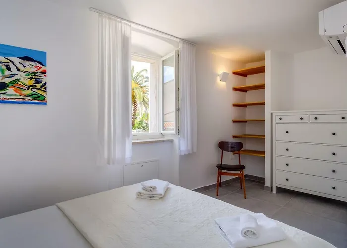 At In Osor, Cres Feriehus *