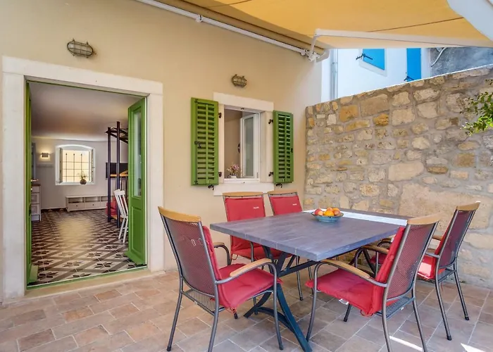 At In Osor, Cres * Osor