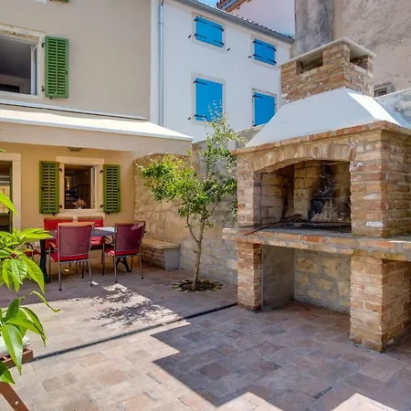 Vikendica At In Osor, Cres *